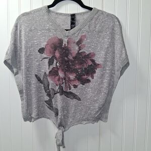 Chic Gray Floral Top with Tie Hem